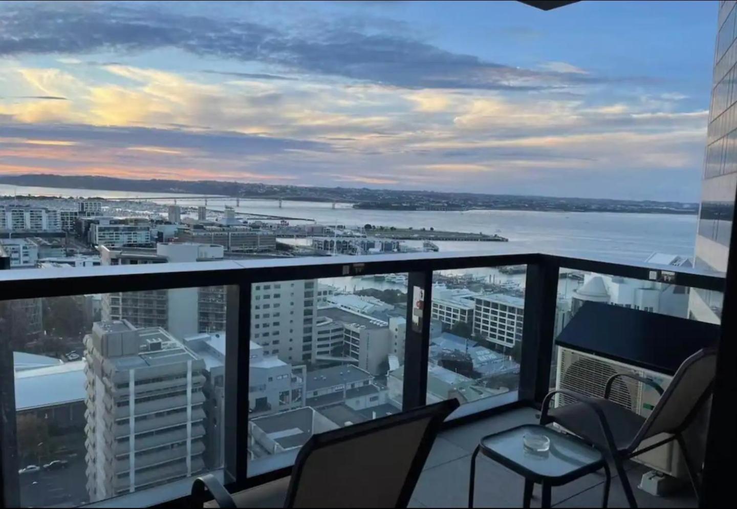 Magnificent Skytower, Sea, Habour View In Cbd Apartment Auckland Bagian luar foto