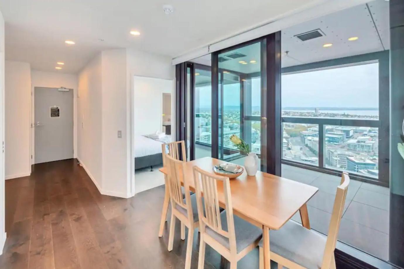 Magnificent Skytower, Sea, Habour View In Cbd Apartment Auckland Bagian luar foto
