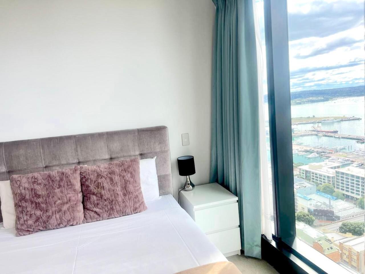 Magnificent Skytower, Sea, Habour View In Cbd Apartment Auckland Bagian luar foto