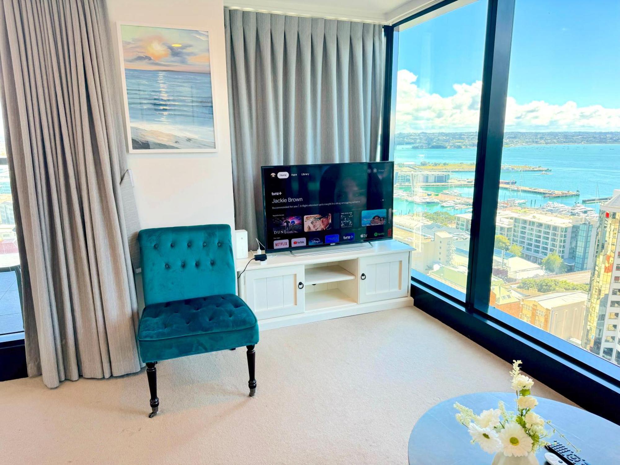 Magnificent Skytower, Sea, Habour View In Cbd Apartment Auckland Bagian luar foto