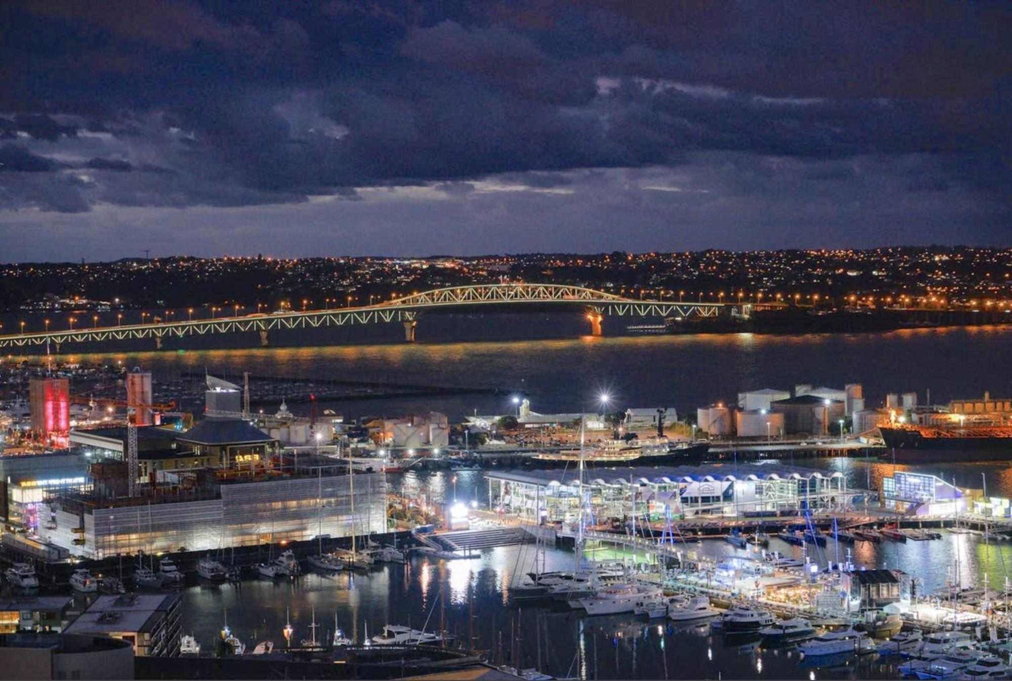 Magnificent Skytower, Sea, Habour View In Cbd Apartment Auckland Bagian luar foto